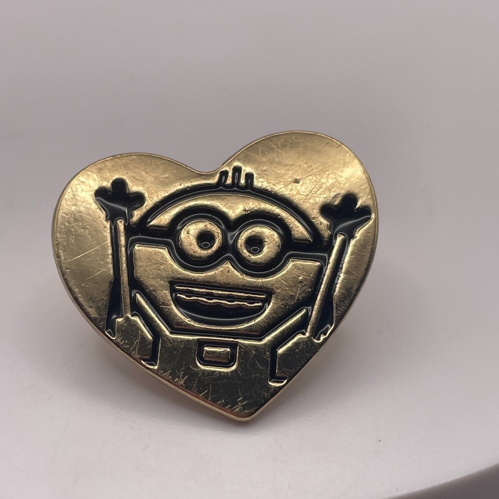 Y2K Variety Minion Gold Heart Enamel Pin Universal Studios Collectible Lapel